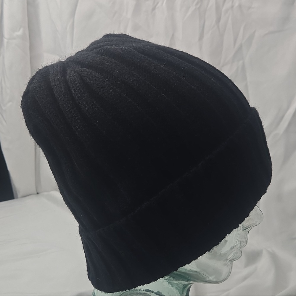 Men's Black Solid Ribbed Knit Beanie Hat w/ Triangle Mountain Logo Patch One siz - Picture 4 of 6